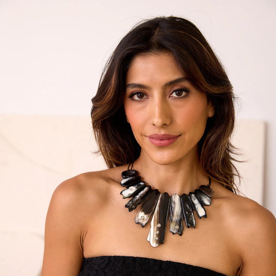 Polished Dark Horn Collar